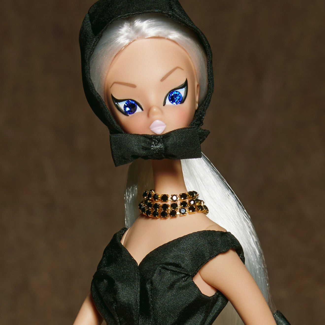 Kitten dressed in black "Bonnette"