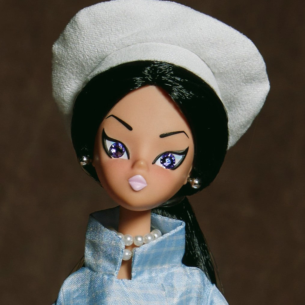 Lilac dressed in light blue "Sailorette"