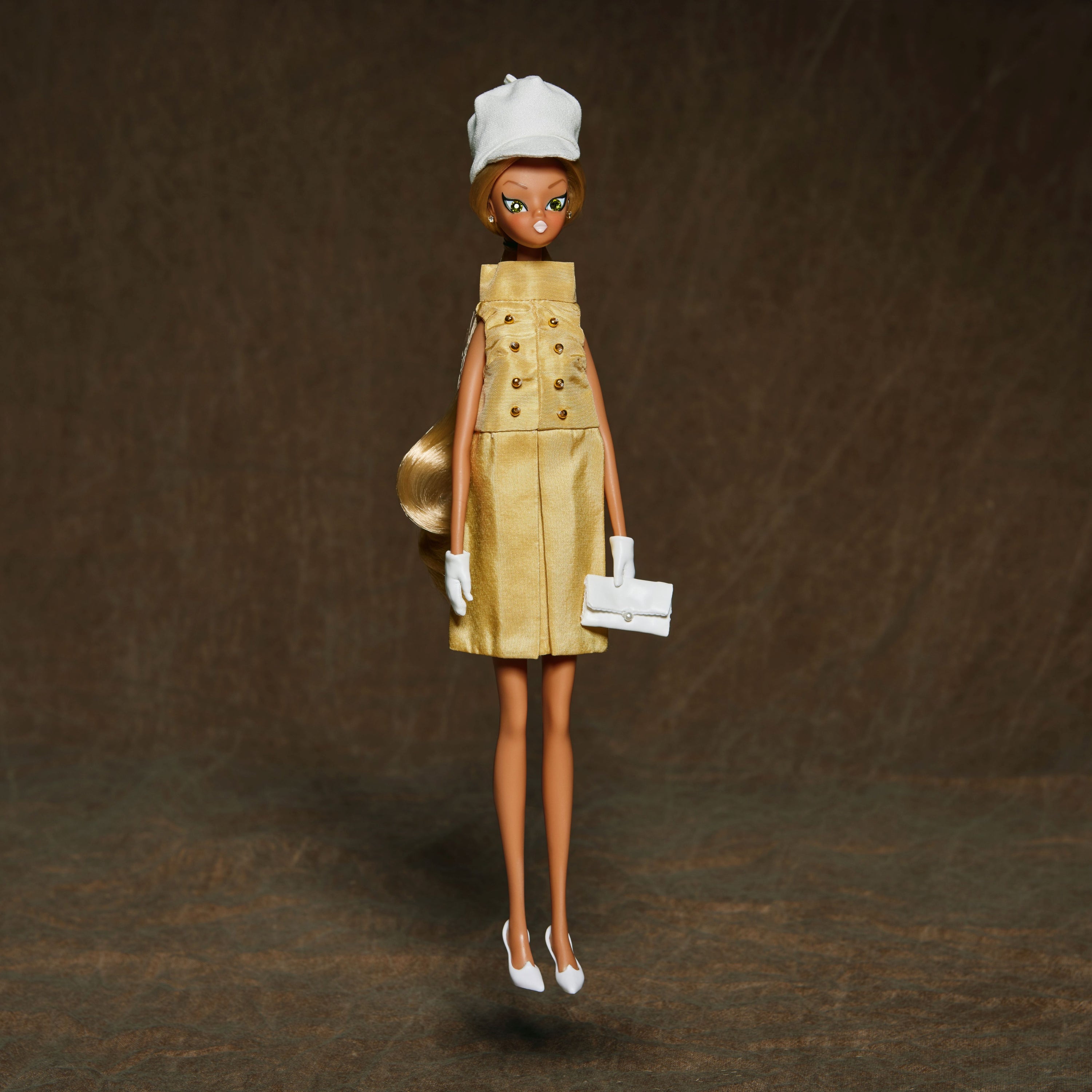 Gogo dressed in mustard "Majorette"