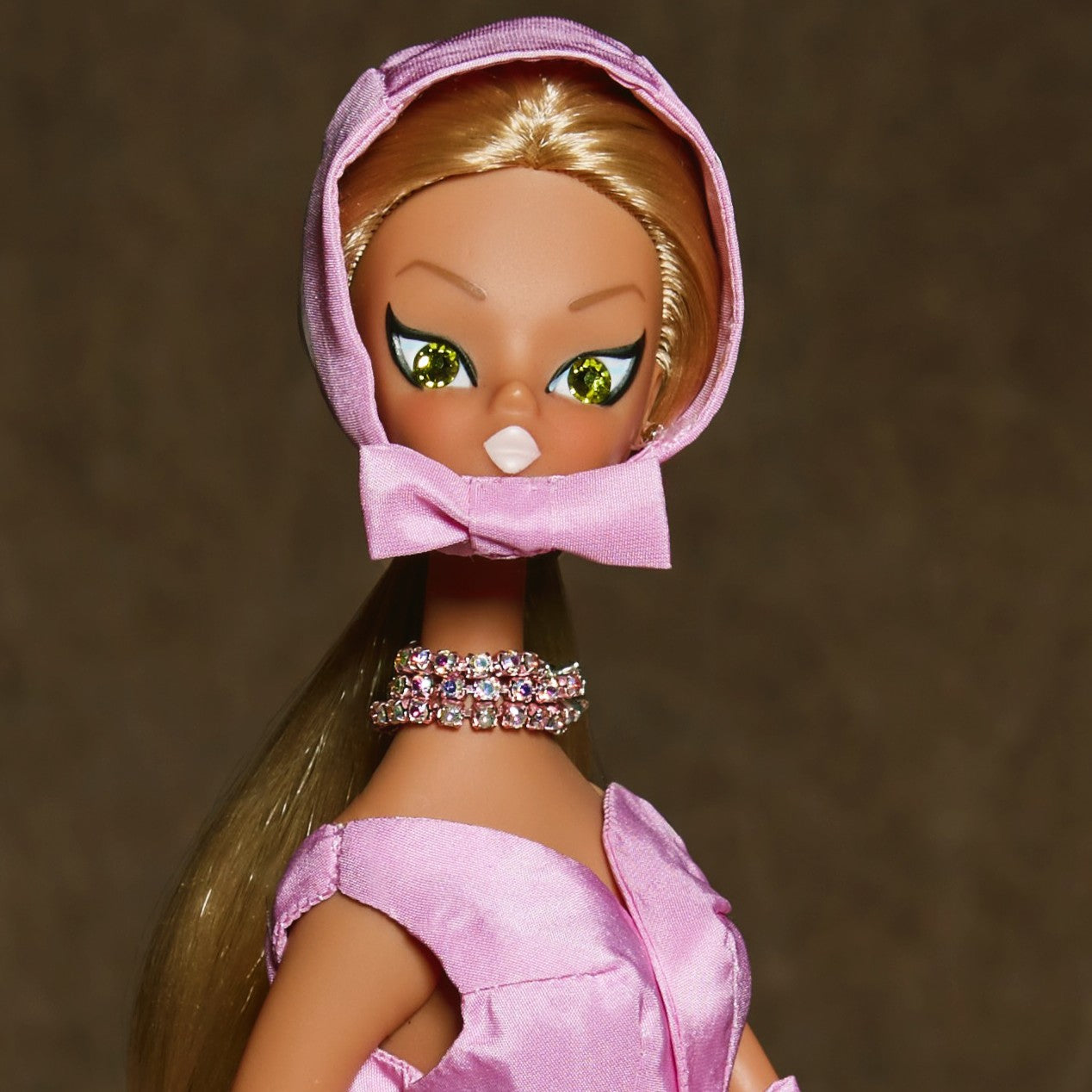 Gogo dressed in pink "Bonnette"